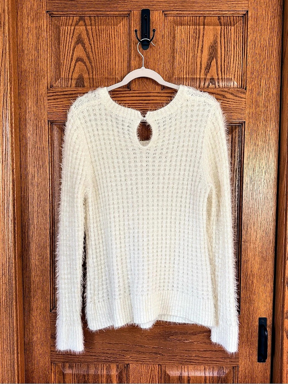 Lauren Conrad Fuzzy Keyhole Sweater in White Size XL